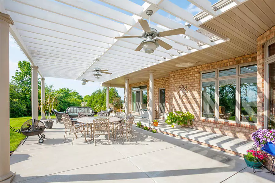 Professional patio builder near Houston build a beautiful white color patio