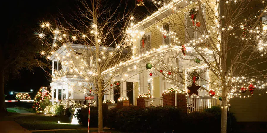 Holiday lighting & decor in a house